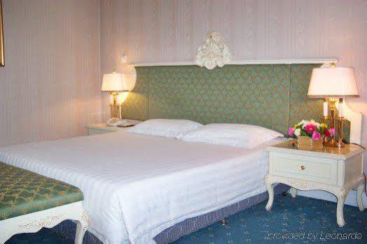 Wu Liang Ye Grand Hotel Чънду Екстериор снимка